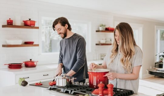Comment la valeur de la propriété augmente lors de la rénovation de la cuisine et de la salle de bain ?